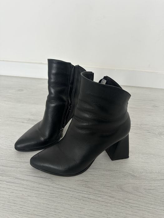 шкіряні черевики на каблучку