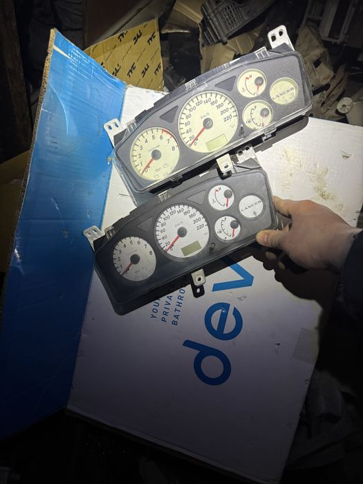 Lancer 9 2.0 1.6 миханіка щиток приладів sport 2003-2008 світлий