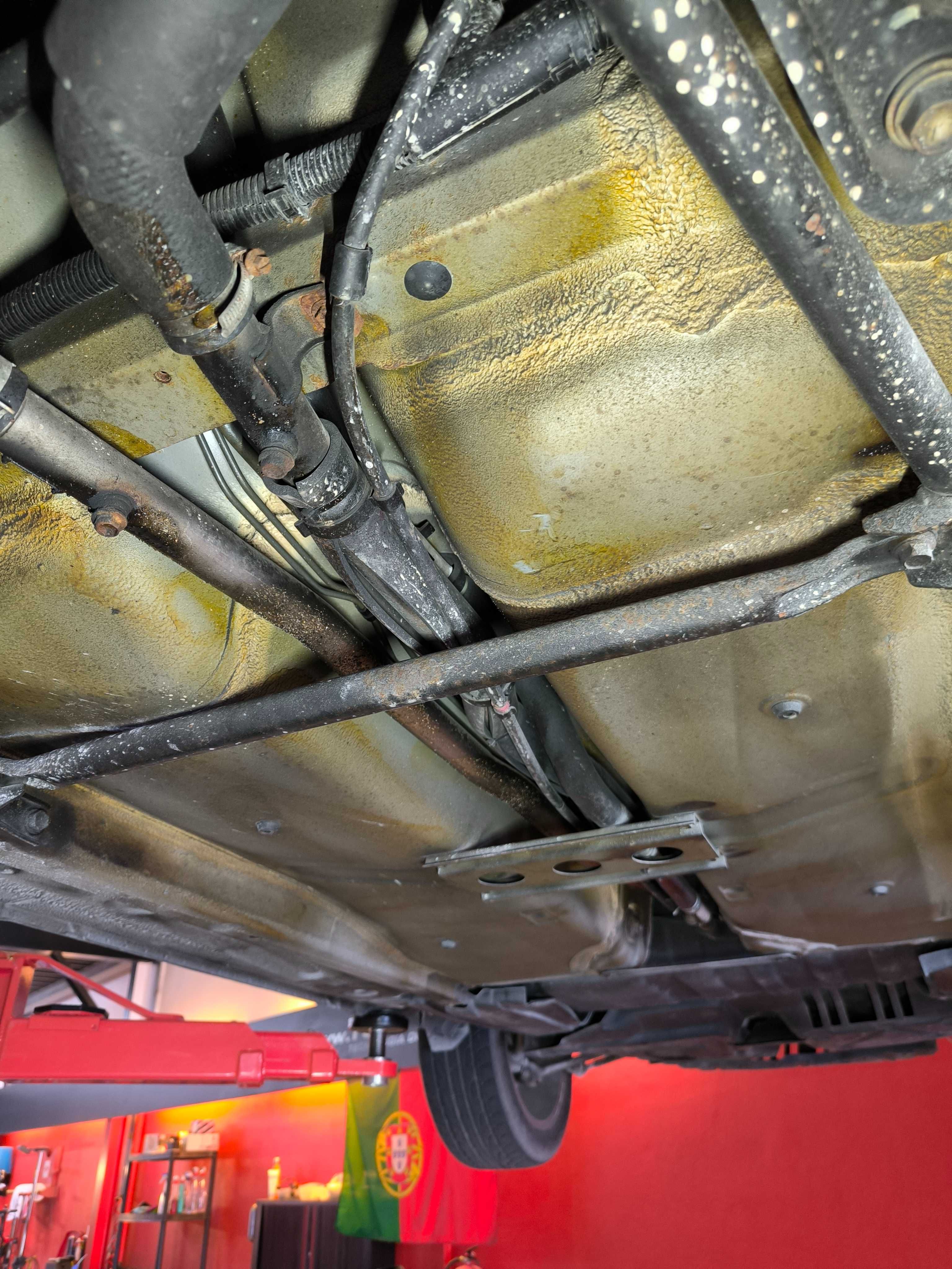 Toyota MR2 1.8 VVTi facelift de 2004 com Hard Top e bancos de pele