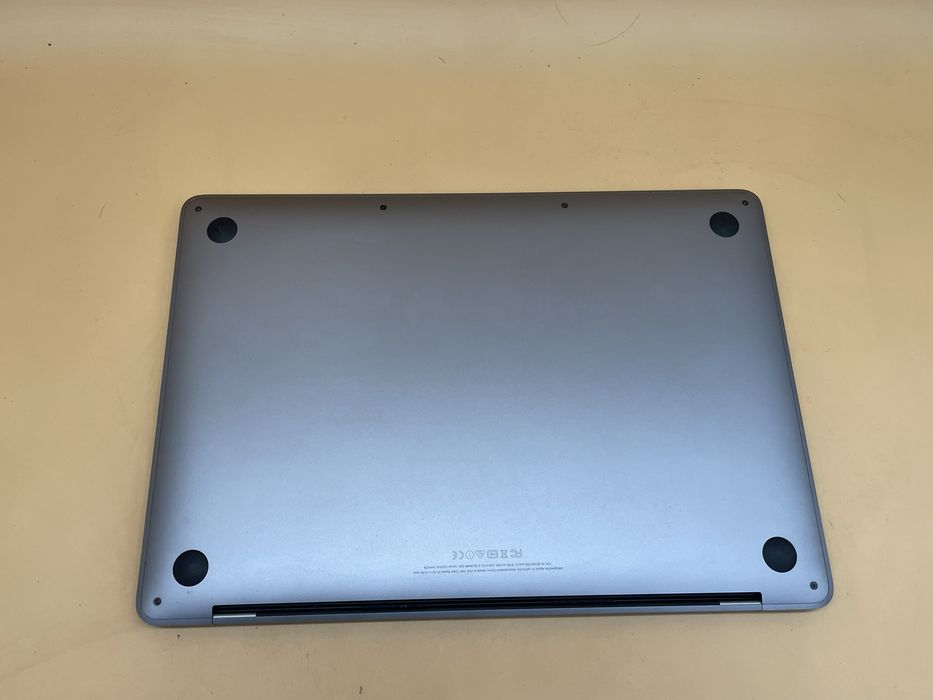 Macbook pro 2017 256 gb ssd i5 хороший стан