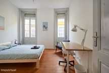 723127 - Quarto com cama de casal, com varanda...