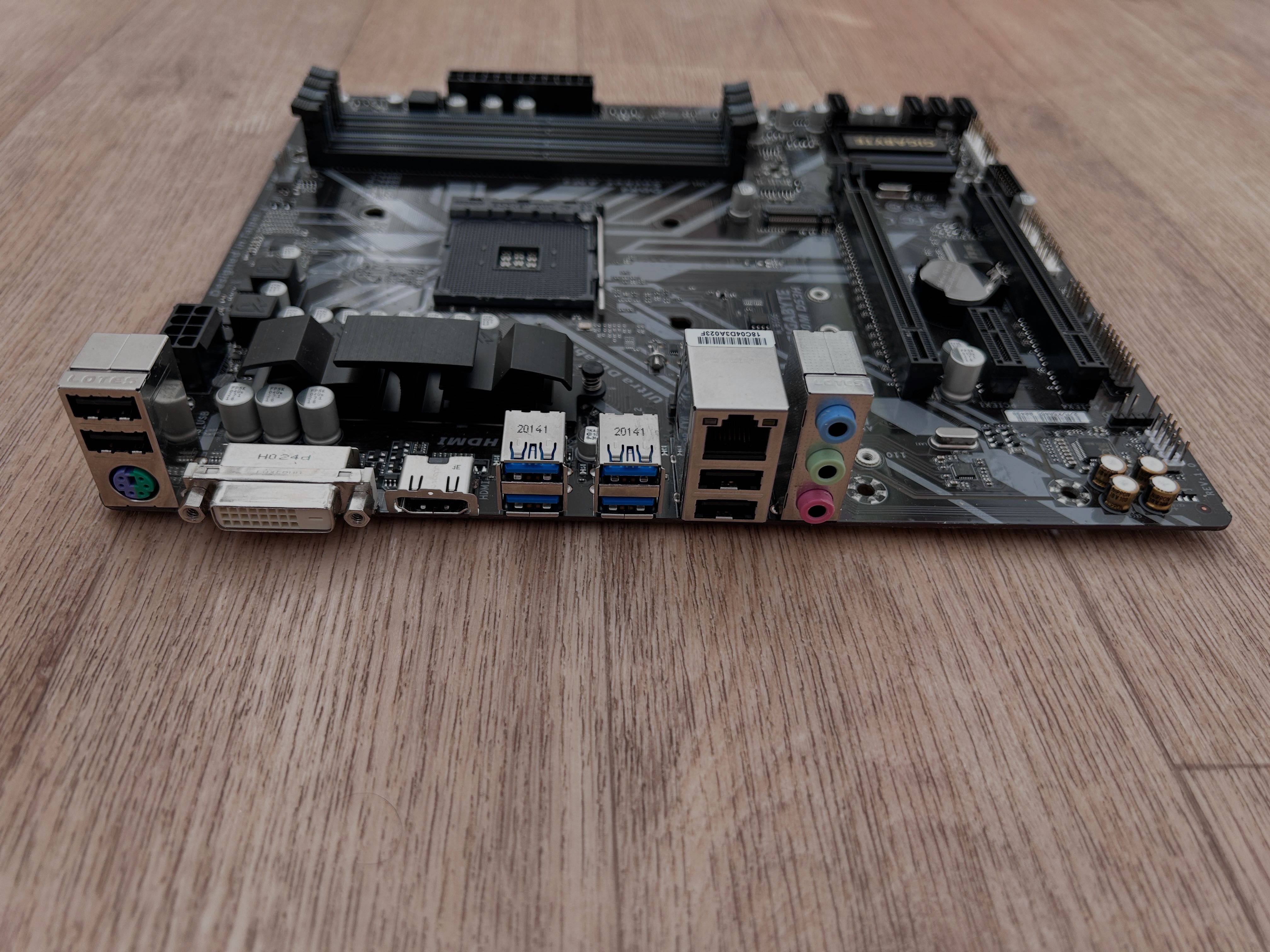 Gigabyte B450M DS3H - під відновлення