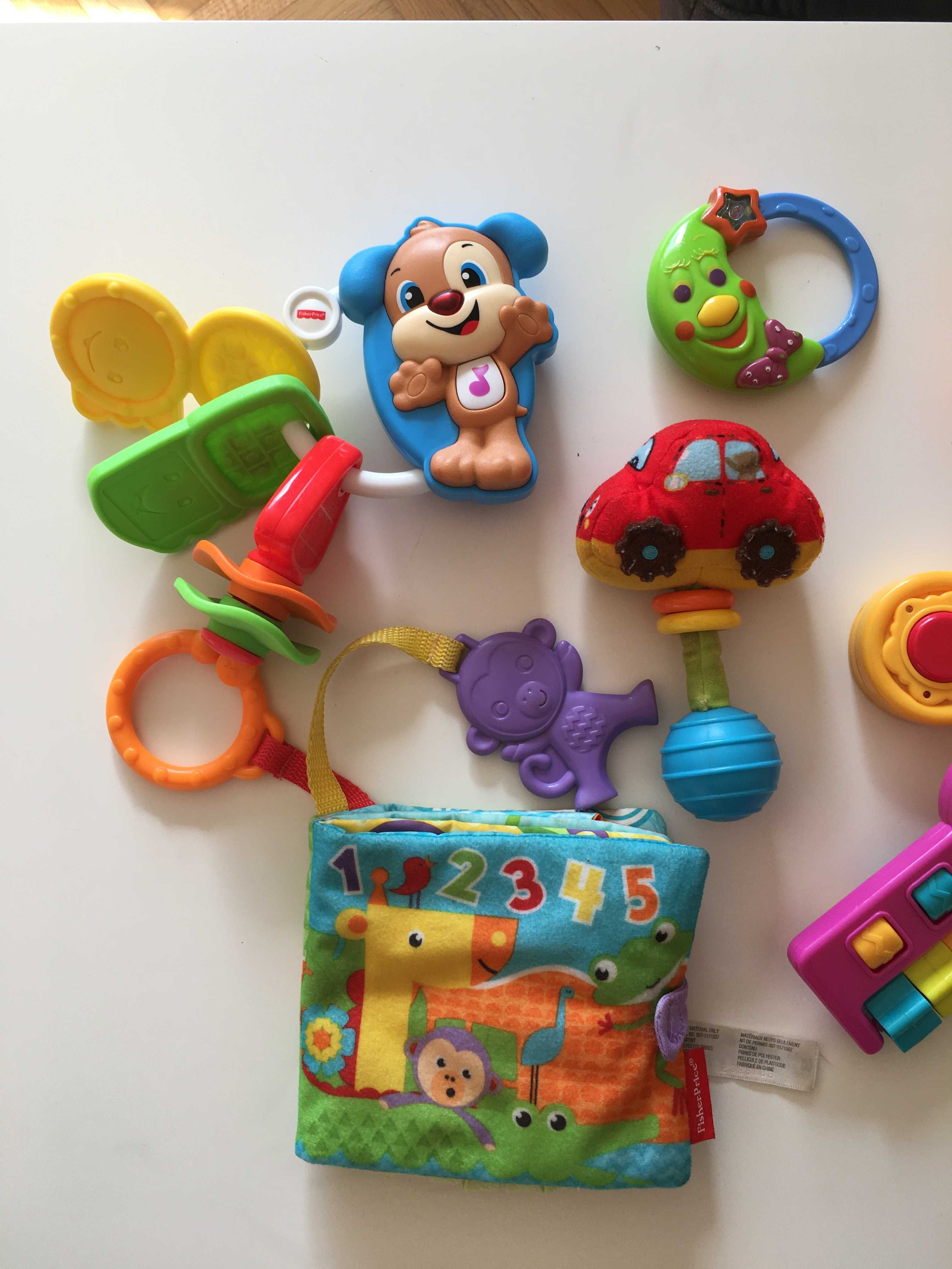 FISHER PRICE książeczka, szczeniaczek kluczyki, jabłuszko, grzechotki