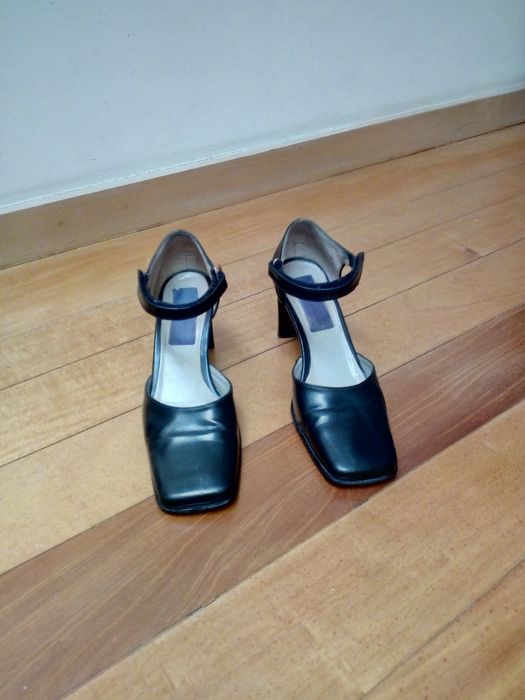 Sapatos  fechado / aberto Tam. 37, desde