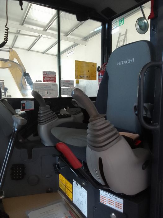 Mini giratória escavadora Hitachi ZX33U, 2022,
