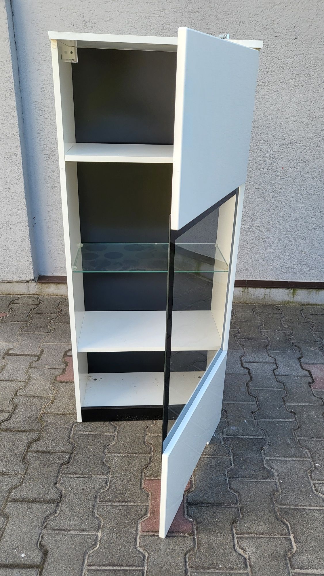 Szafka pod telewizor i biała do pokoju