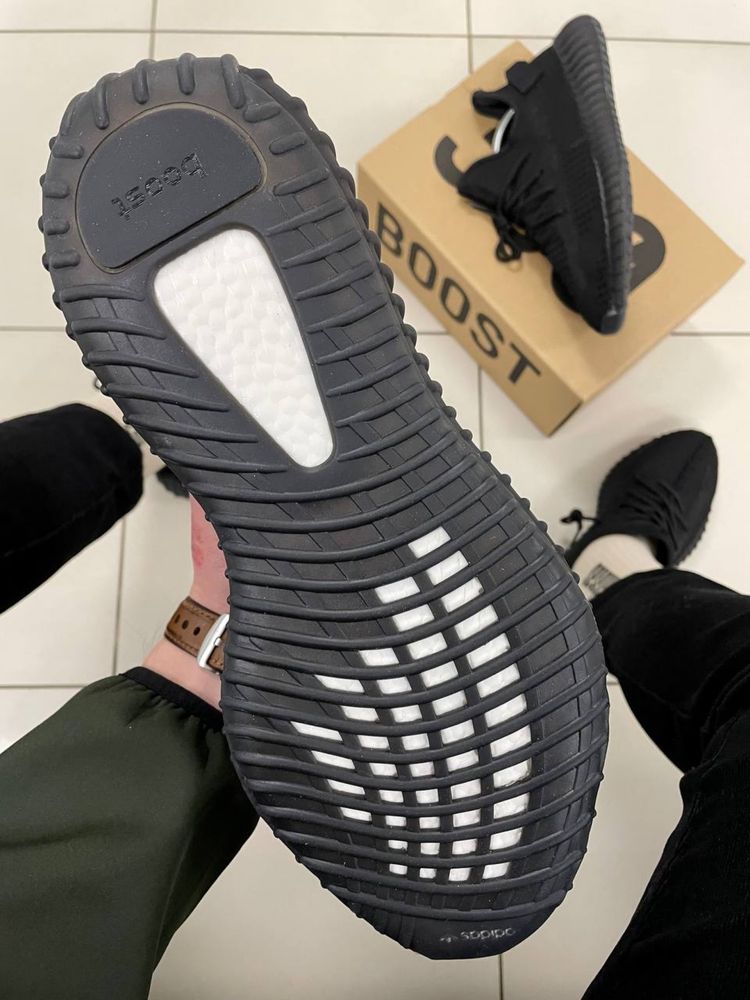 Кроссовки Adidas Yeezy Boost 350 V2