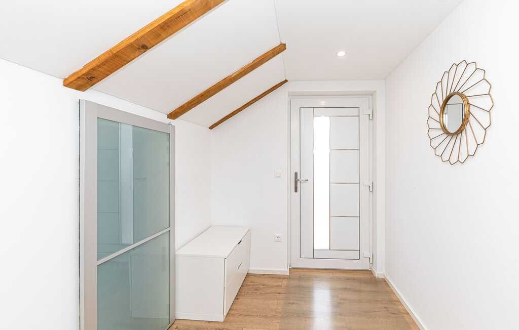 Chorwacja, wrzesień, okolice Trogir, apartament z basenem dla 5 osób