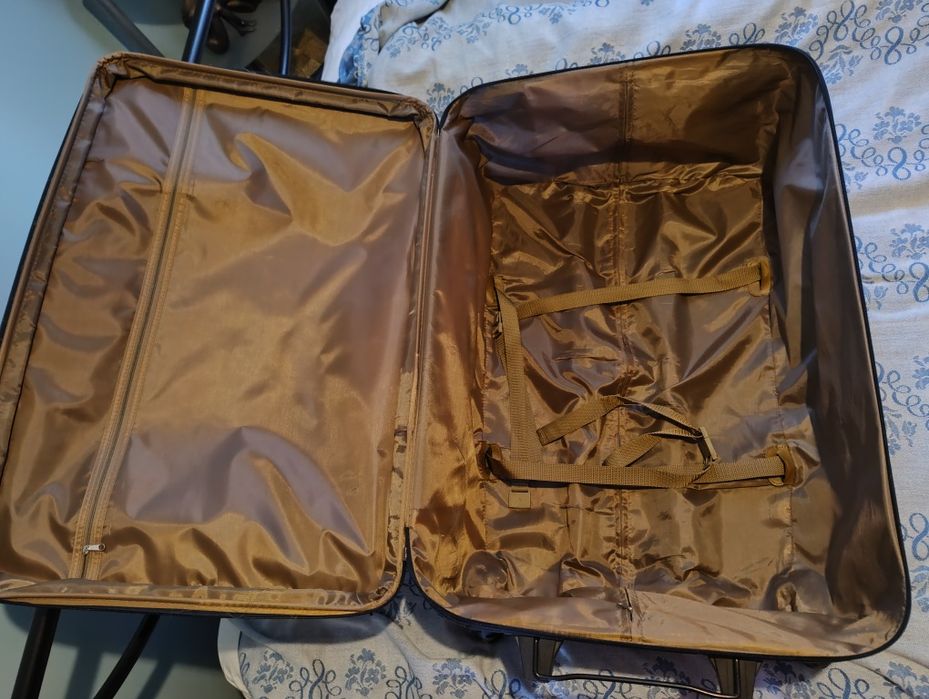 Nowa duża walizka 49 cm X 72 cm X 24 cm