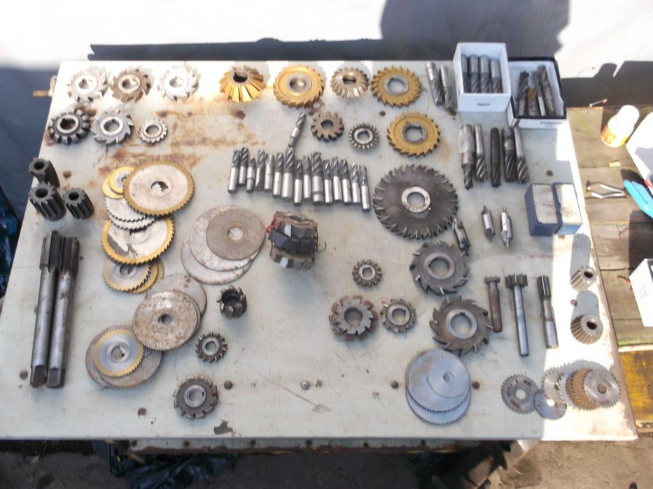 frezy do frezarki obrabiarki z epoki prlu