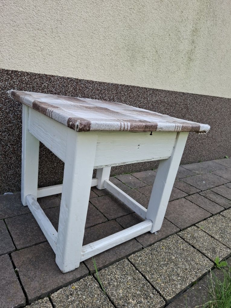 Taboret krzesło stare