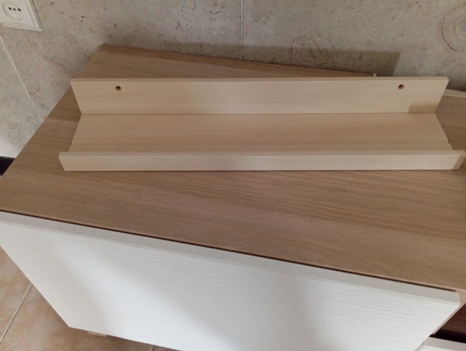 Móvel de TV como novo + oferta de parteleiras "novas"