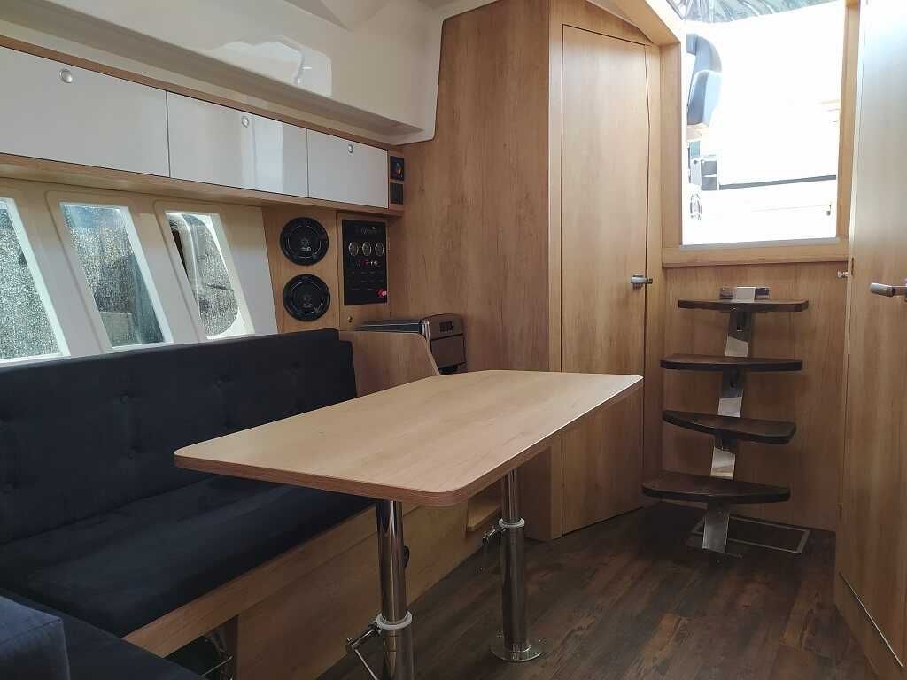 Czarter jacht motorowy Stillo 30 Exclusive Mazury bez patentu HouseBoa