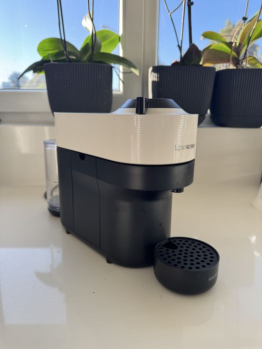 Máquina de café Nespresso Vertuo branca