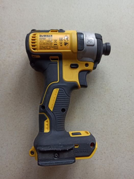 DeWalt dcf 887 zakrętarka