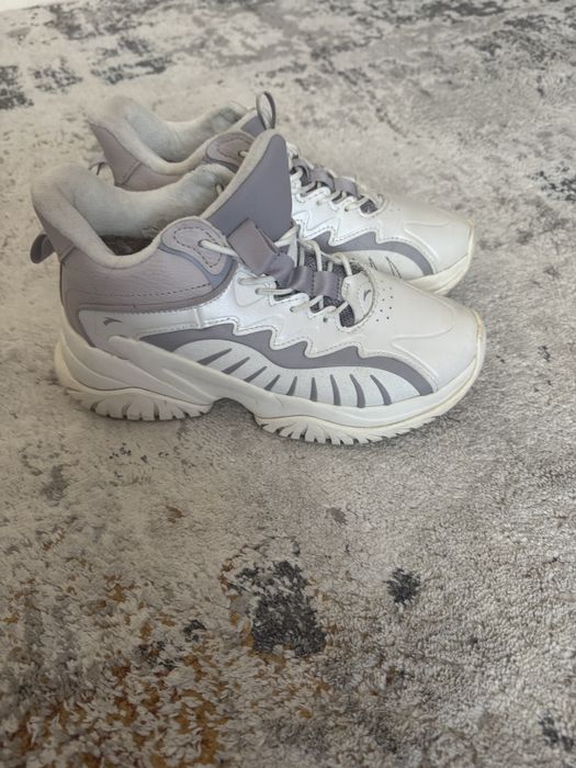 Жіночі зимові кросівки 36 розміру