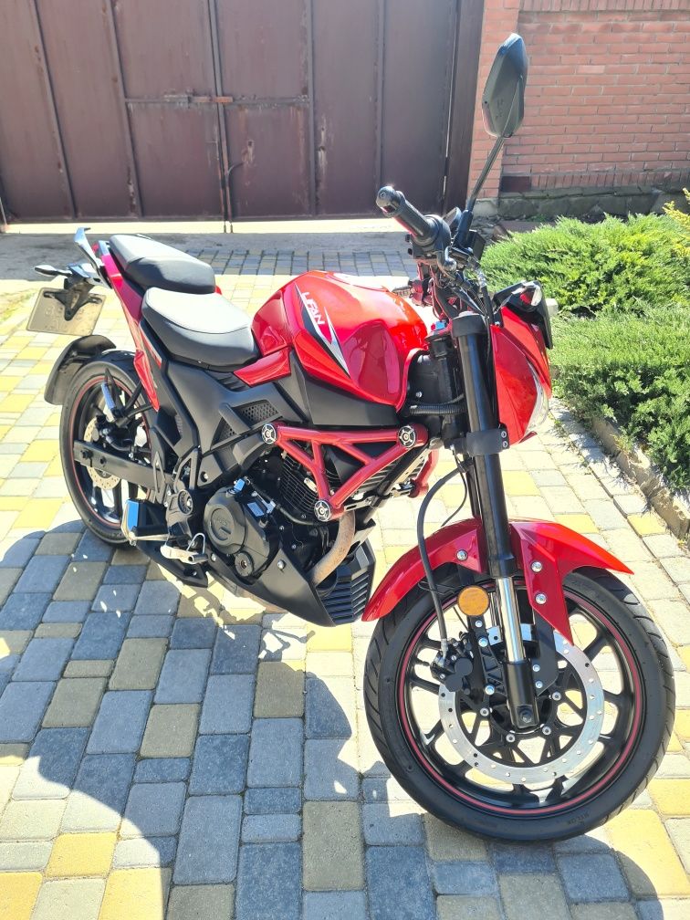 Продам мотоцикл Lifan SR200