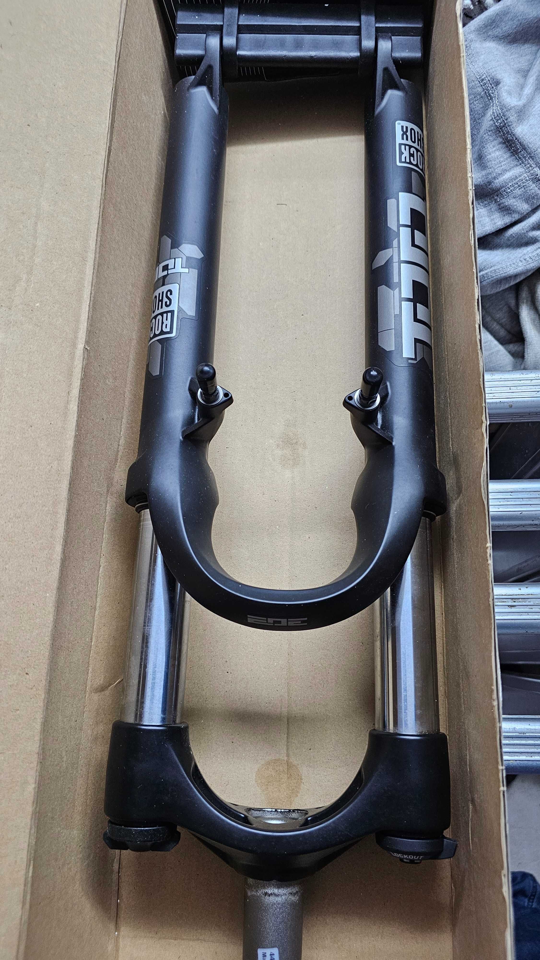 material shimano e rockshox btt novo em caixa