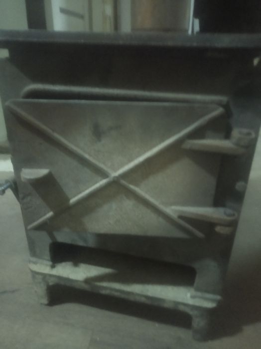 Продам печ чугуну с димоходоміз нержавійки.
