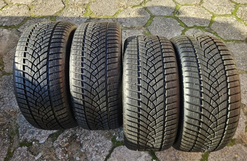 Opony zimowe Goodyear 225/40/18 jak NOWE !!! 4szt
