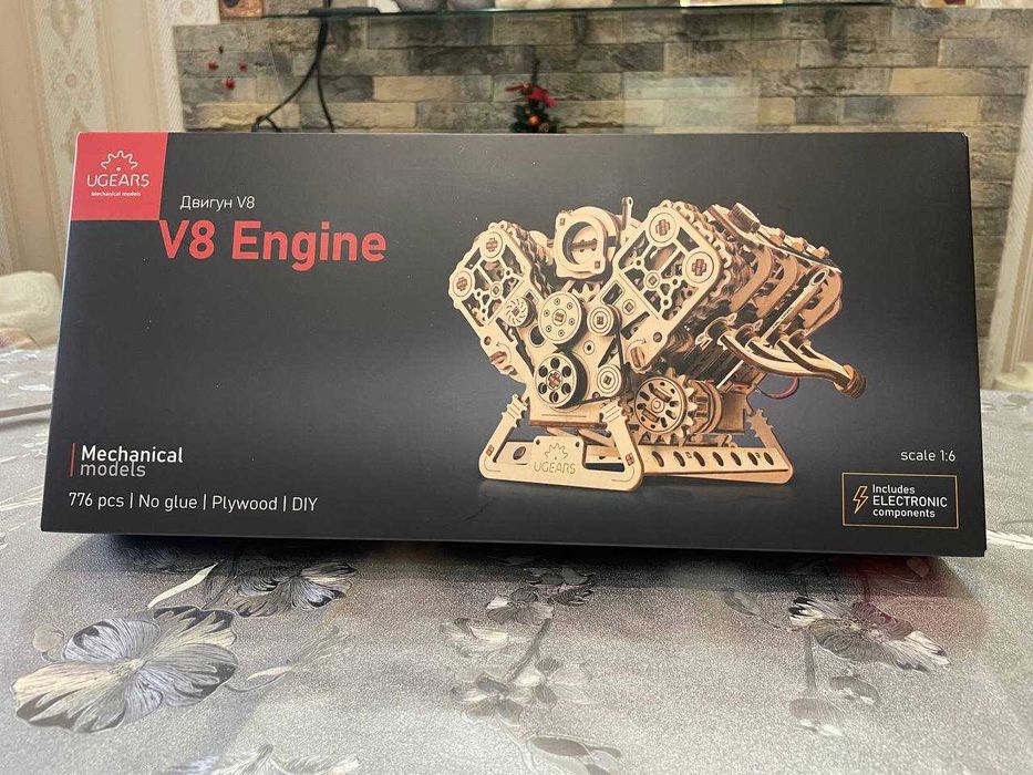 Механічний 3Д пазл UGEARS Модель Двигун V8 єлектронний конструктор