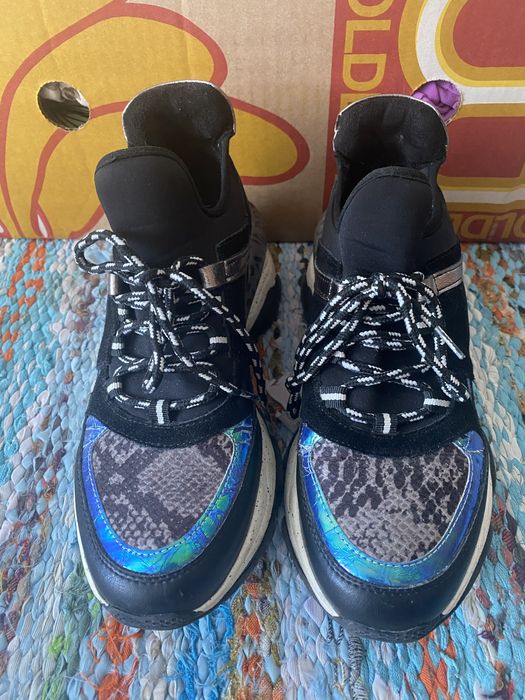 Кросівки 38 розмір гарні