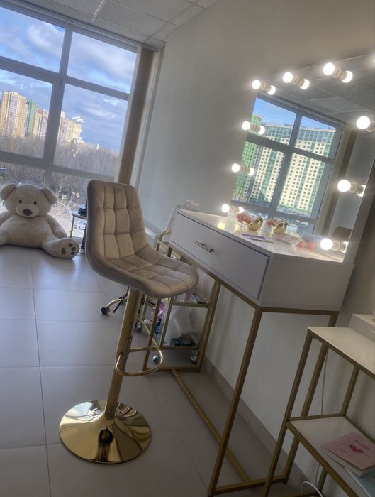 Оренда візажного столика / стіл бровіста ( є ГЕНЕРАТОР)