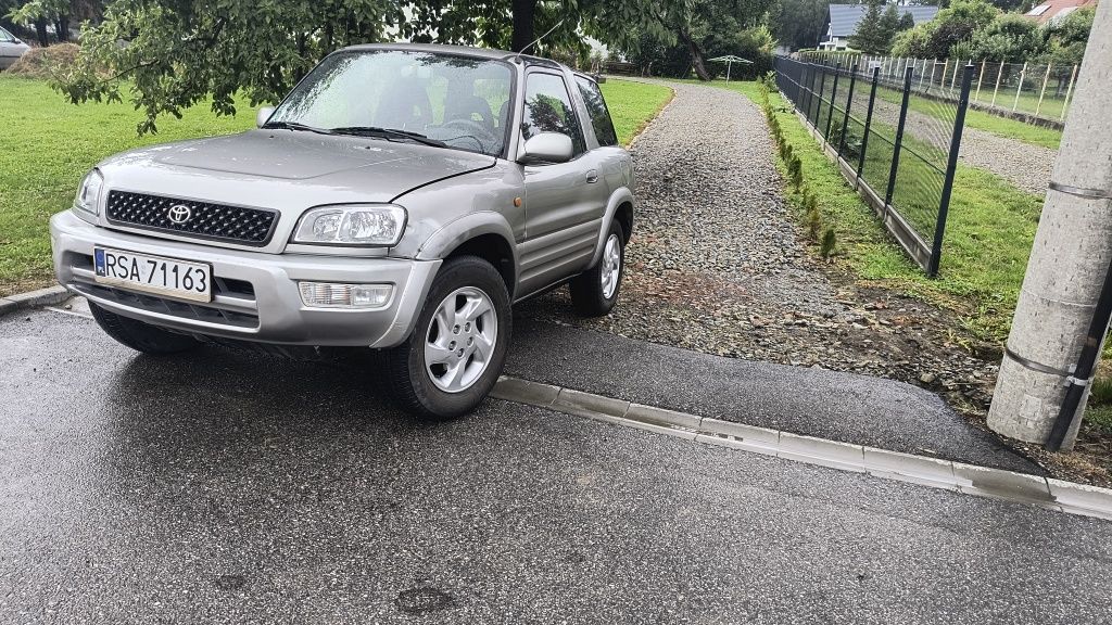 Toyota RAV4.  Napęd 4x4.