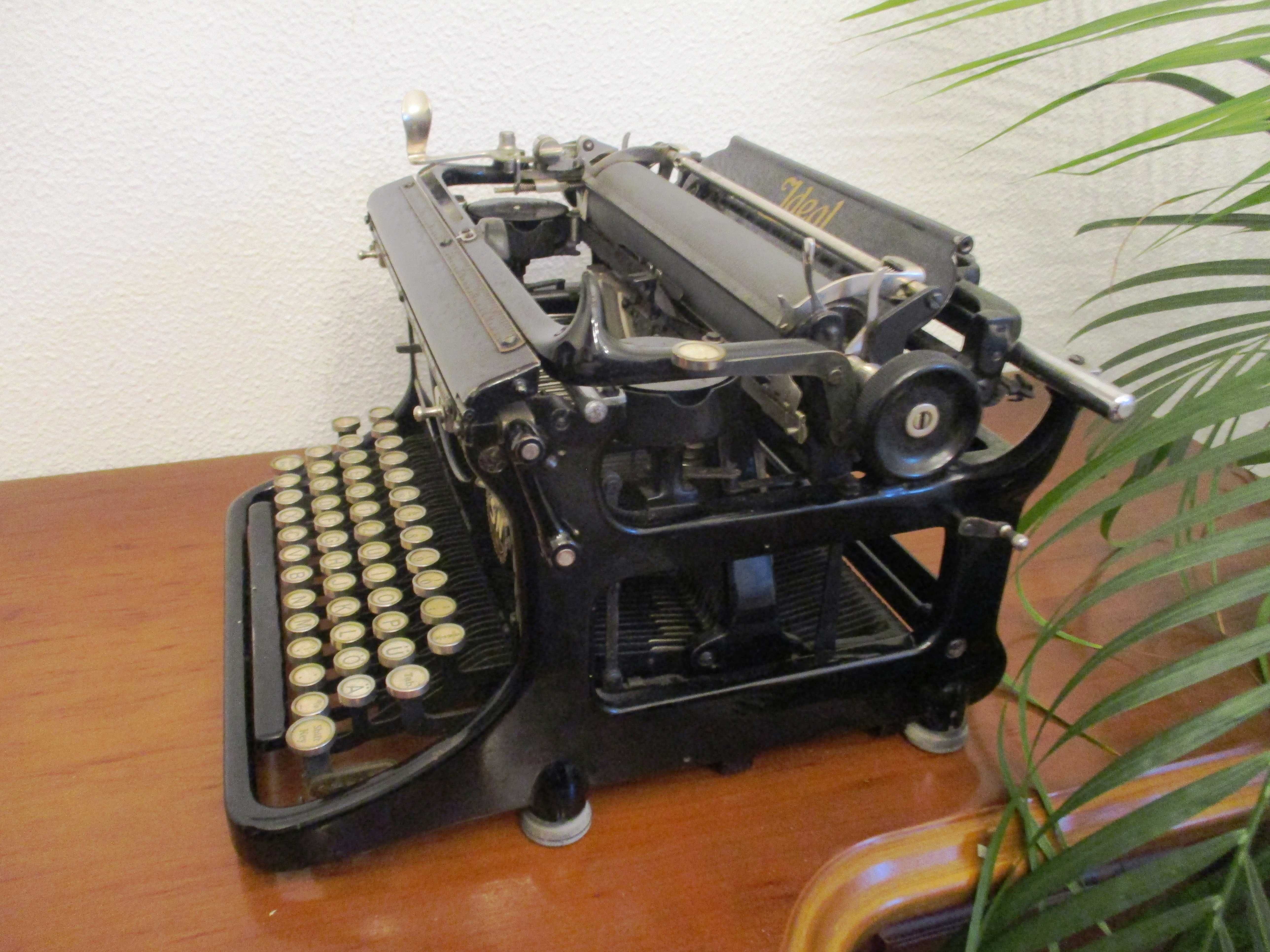 Maquina de escrever Grande IDEAL – 1931 Impecável