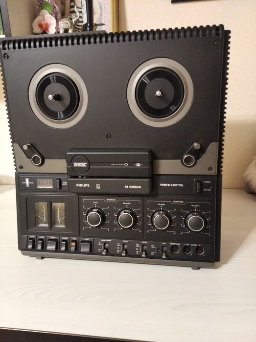 Катушечный магнитофон-приставка Philips. Три головки.