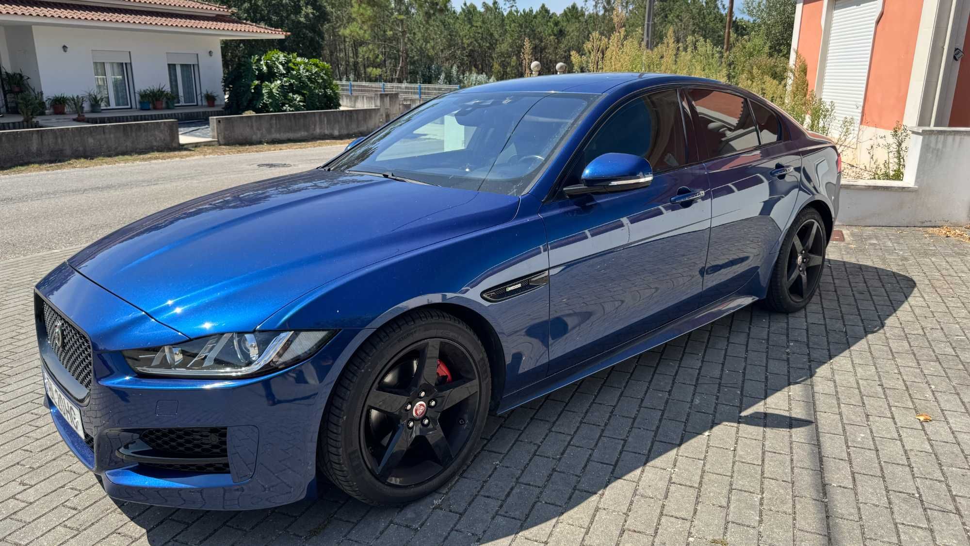 Jaguar XE R-Sport  – Elegância e Desportividade