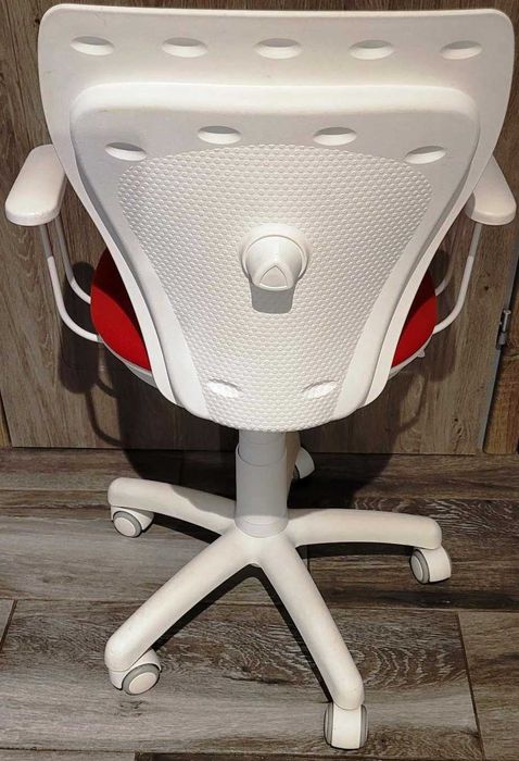 Krzesło obrotowe dla dziecka