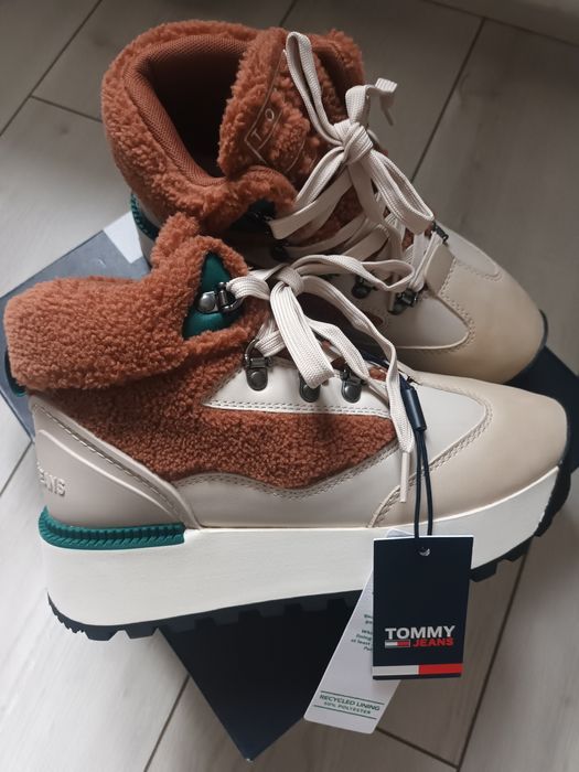 Продам зимние Ботиночки-кроссовки  Tommy Hilfiger