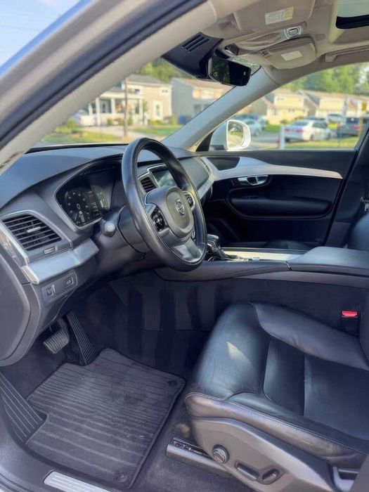 Volvo XC90 T5 Momentum 7-Passenger      2018