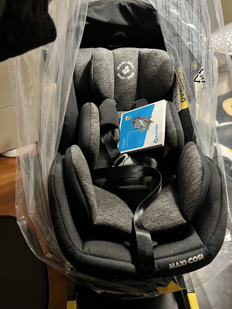 Cadeira-auto MARBLE Maxi-cosi Essential Black + isofix - nova com etiquetas