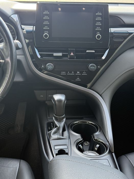 Toyota Camry 2021 elegance офіційна ціла на гарантії