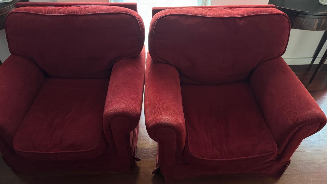 2 poltronas vermelhas