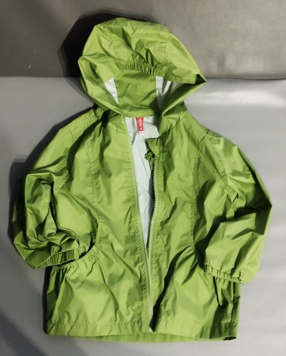 Kurtka przeciwdeszczowa r. 104