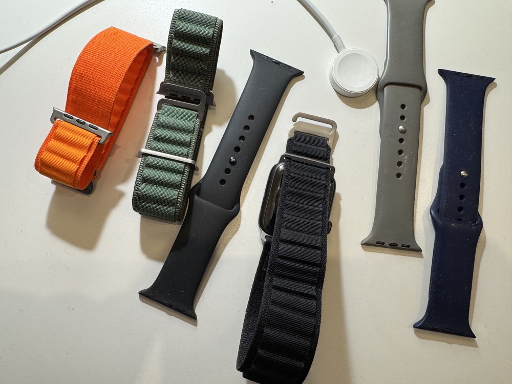 Zegarek Apple Watch SE 44 mm czarny Paski