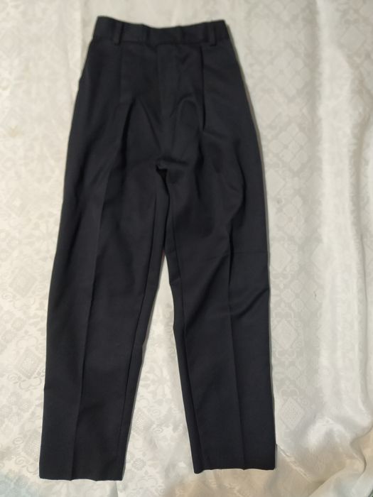 Eleganckie spodnie chłopięce granatowe 152