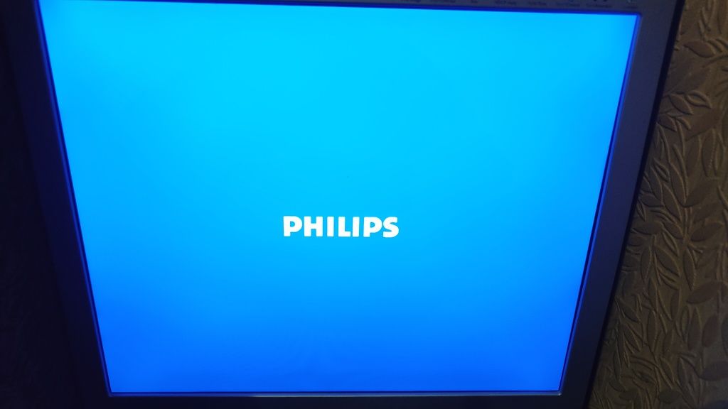 Монітор Philips 190C8 + кабель живлення.