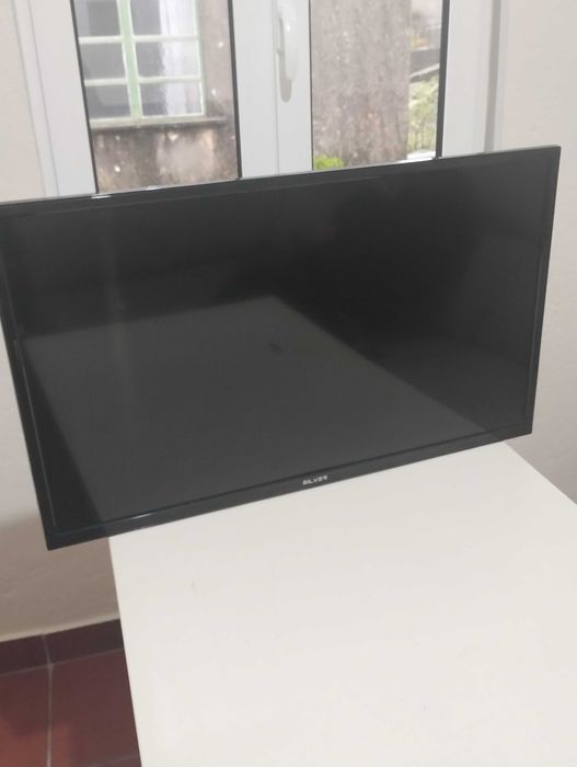 TV SILVER HD 32'  Modelo IP LE32/495523 Muito nova.