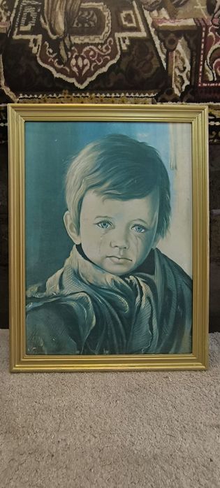 Quadro muito antigo, "Menino da lágrima" com moldura em madeira dourad