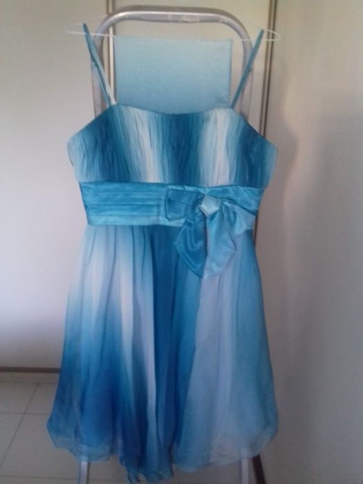 Vestido em tons de azul