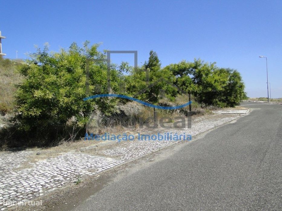 Terreno para construção de moradia térrea, localizado em Alenquer