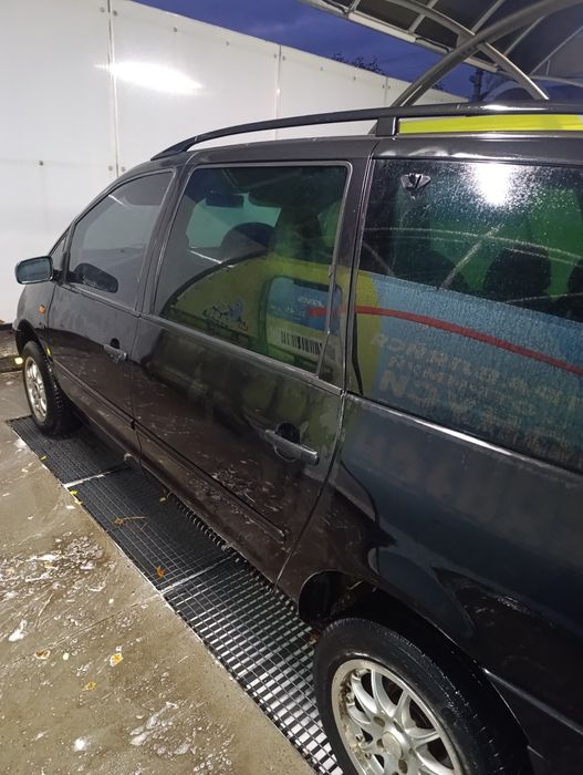 Продам Фольксваген Шаран  бензин 2.0 Л.