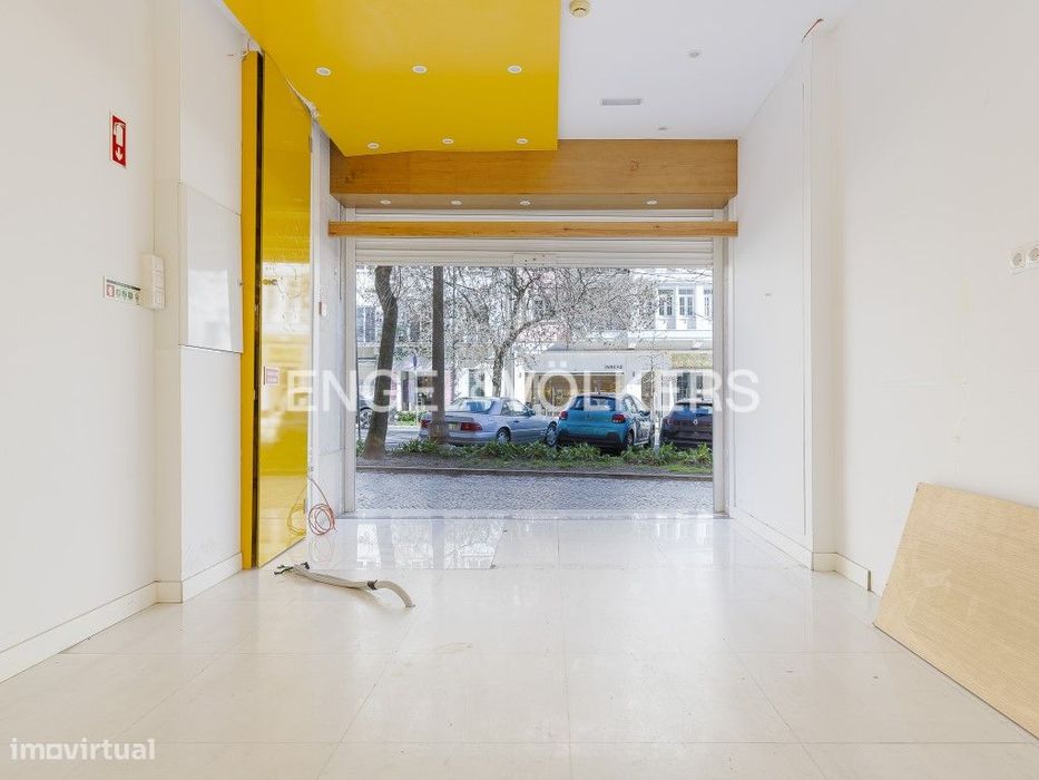 Loja com 2 andares no Areeiro