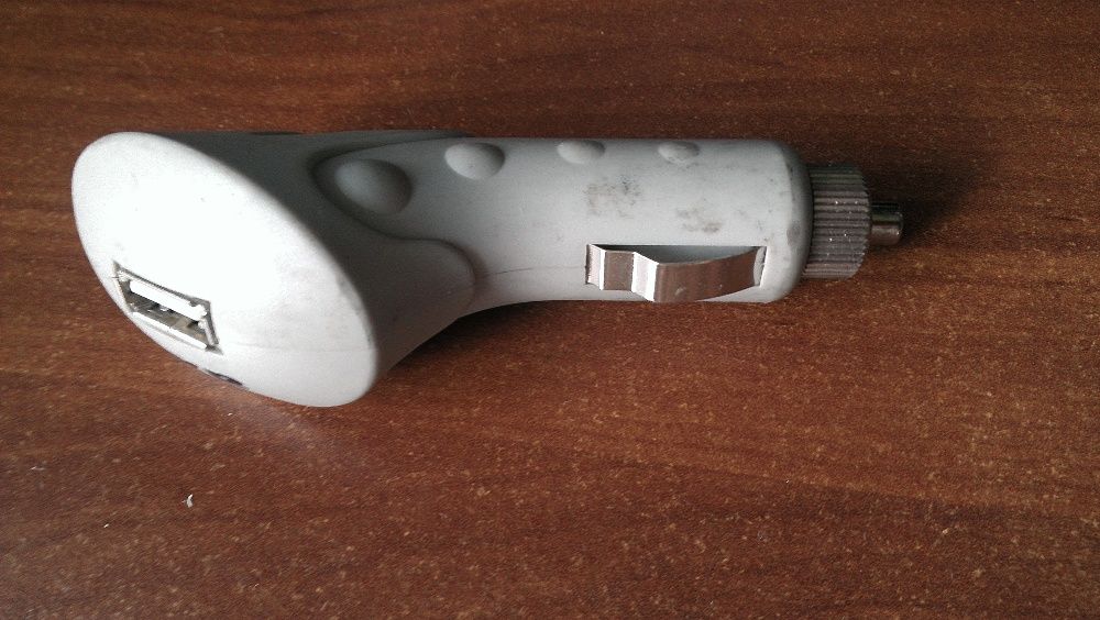 Зарядка в прикуриватель для USB шнура