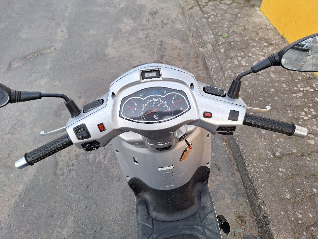 Sym HD 125 EVO, scooter