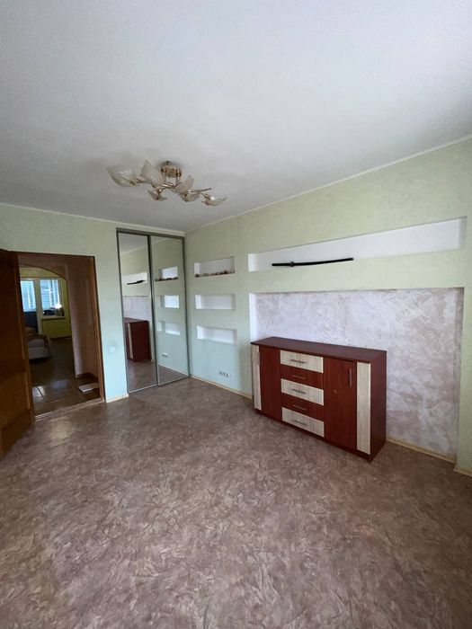 Продаж З кімнатной квартири 5 мрк.Зарічний